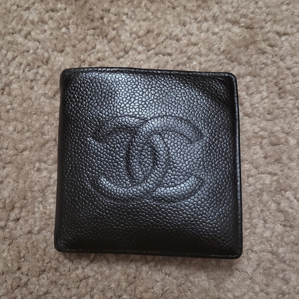 Chanel caviar wallet